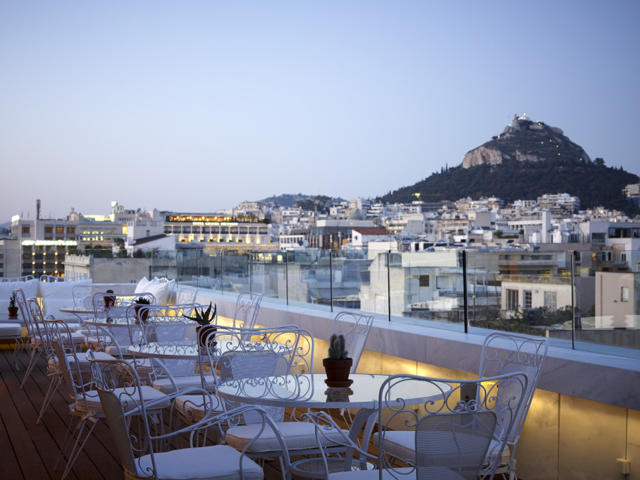 new-hotel-art-lounge-rooftop-bar-23.jpg