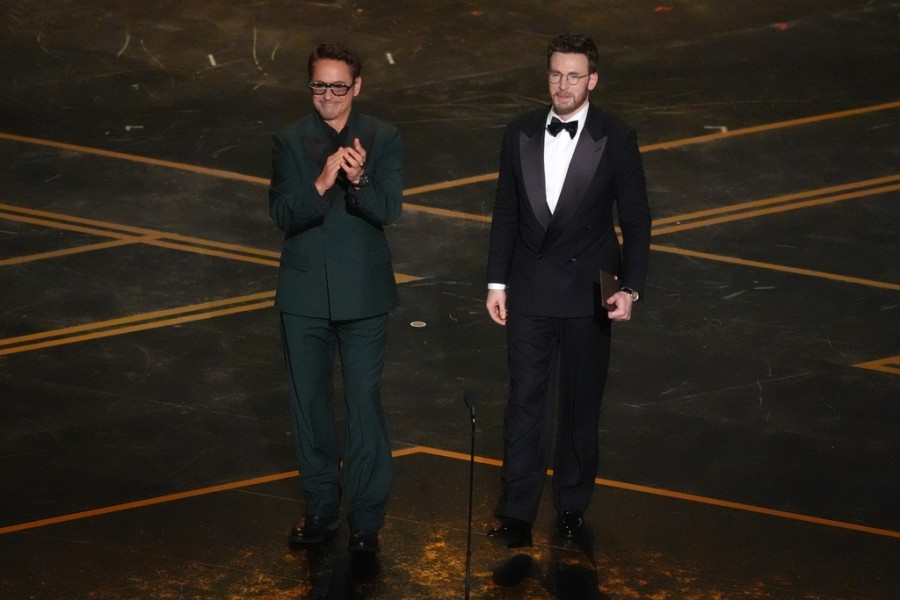 Robert Downey Jr.,Chris Evans