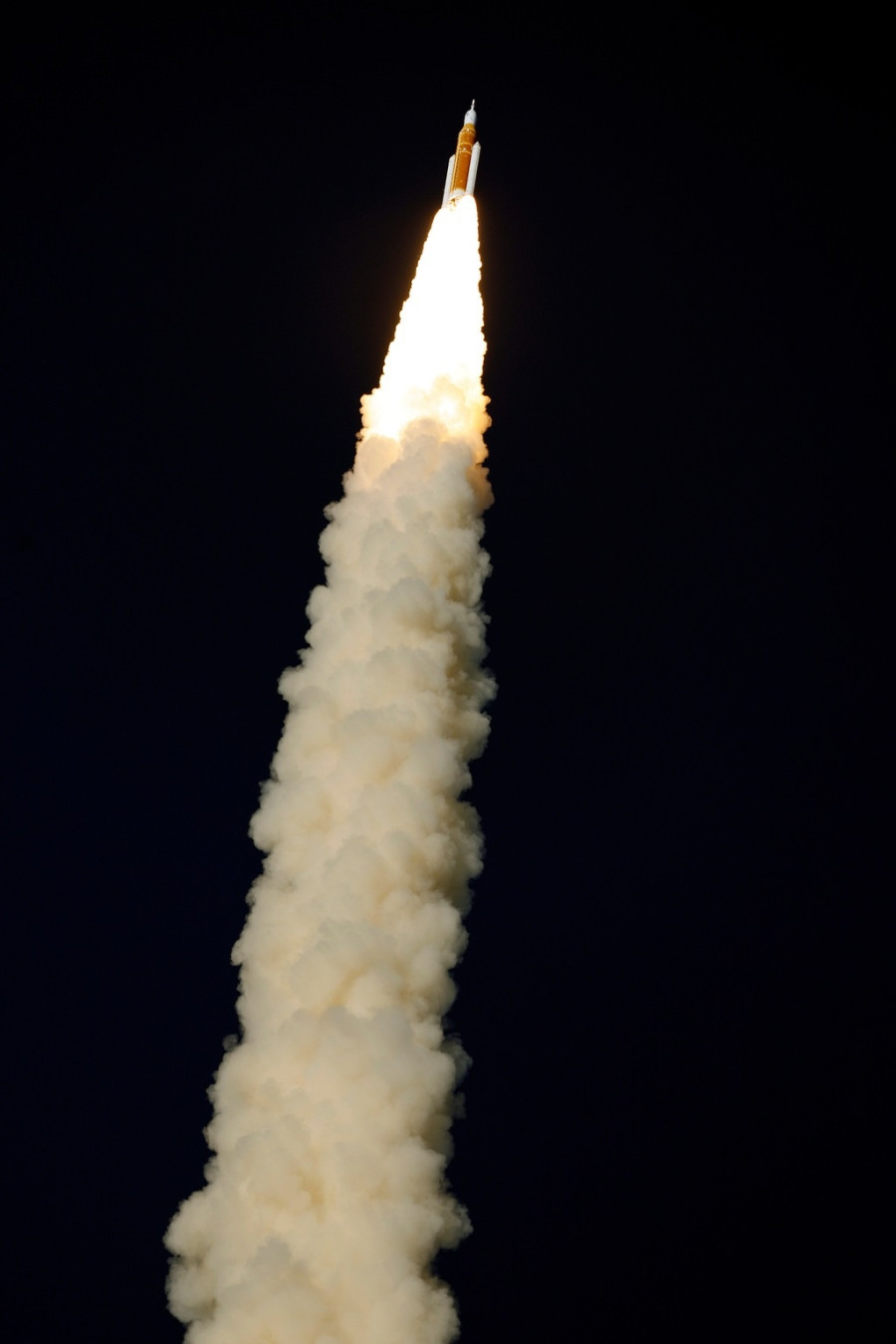 NASA Artemis Moonshot