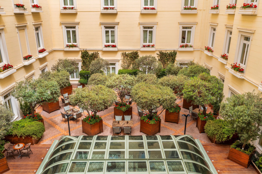 the-atrium-of-alexanders-loungedji0981-hdr.jpg