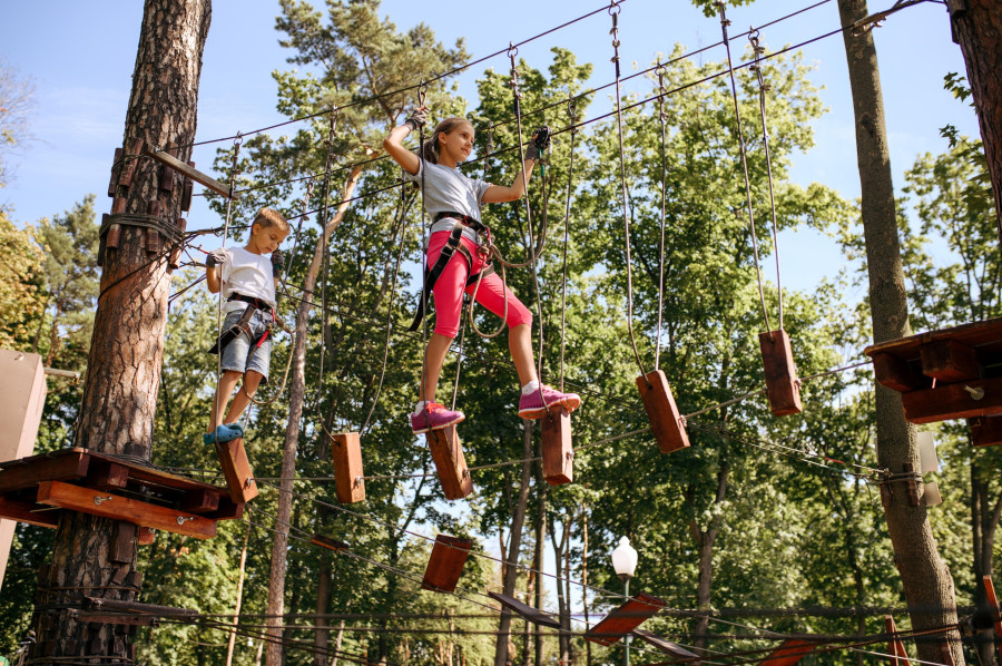 Brave,Kids,Climbs,In,Rope,Park,,Playground
