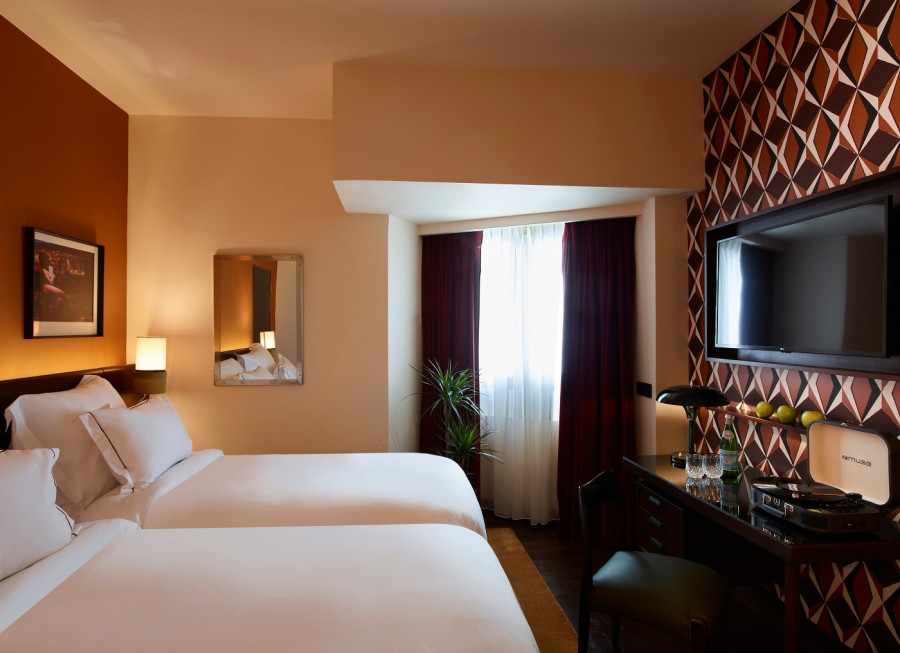 brown-acropol-by-brown-hotels-classic-room-twin-beds.jpg