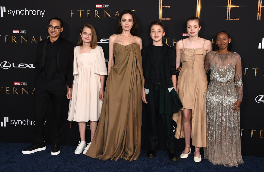 Maddox Jolie-Pitt,Vivienne Jolie-Pitt,Angelina Jolie,Knox Jolie-Pitt,Shiloh Jolie-Pitt,Zahara Jolie-Pitt