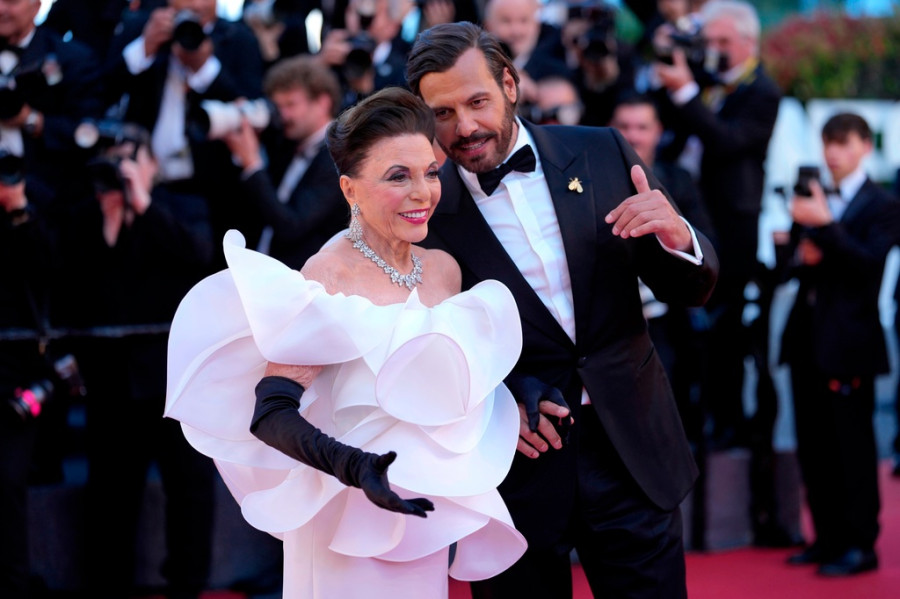 Laurent Lafitte,Joan Collins