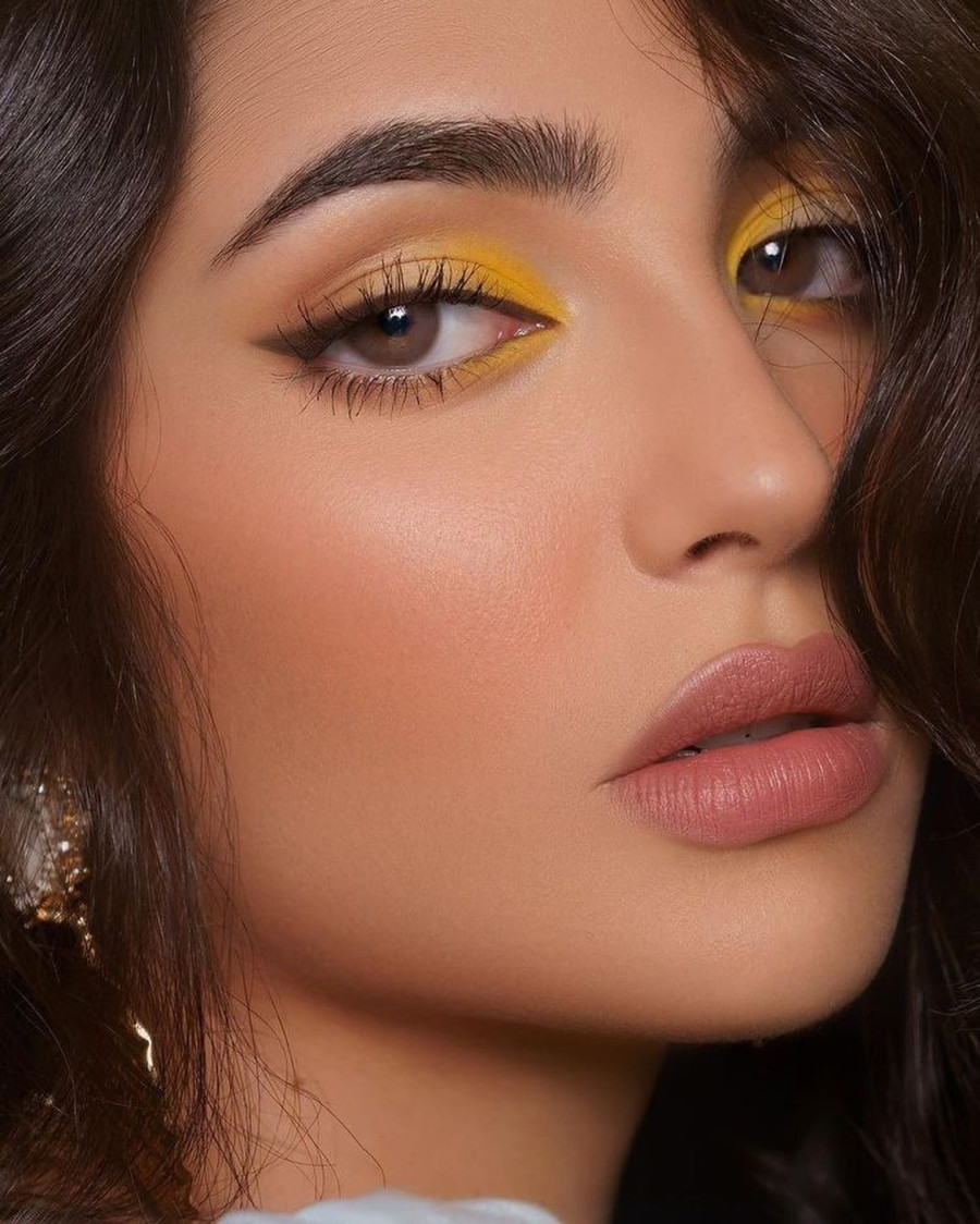 yelloweyeshadow.jpg