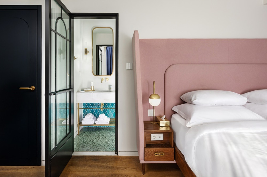 lavish-room-b.jpg