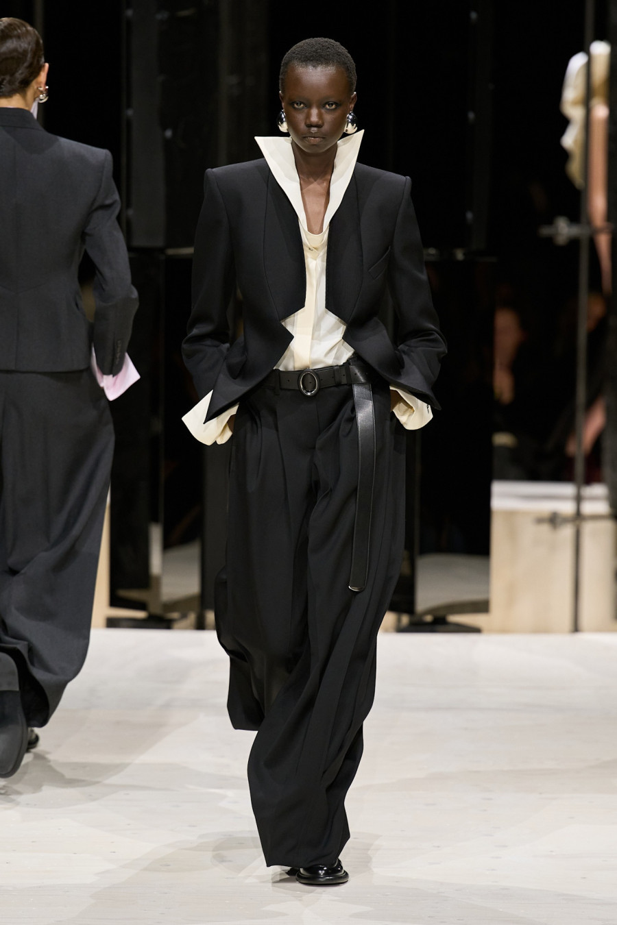 givenchy-f26-001.jpg