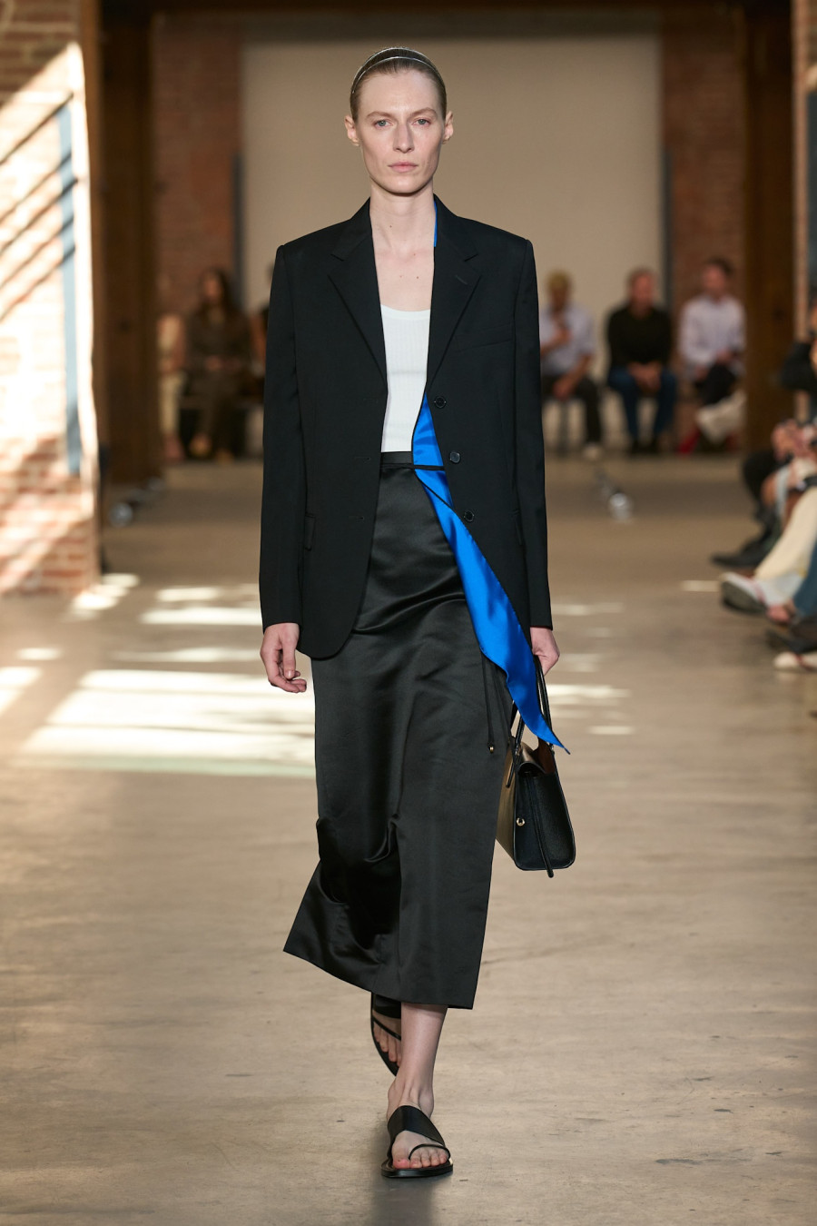 1789564930442-423742172-calvin-klein-po-s27-003.jpg