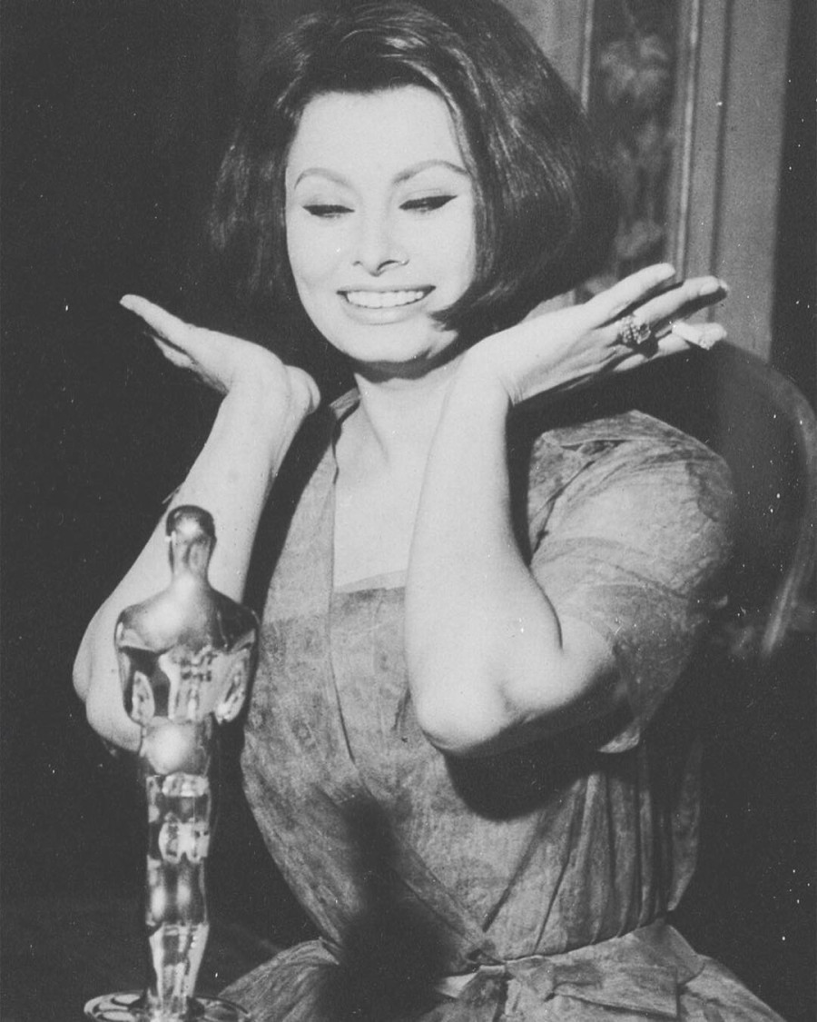 sophia-loren-oscar.jpg