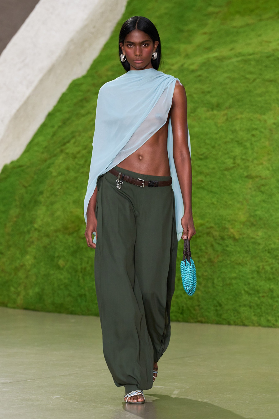 cult-s27-008.jpg