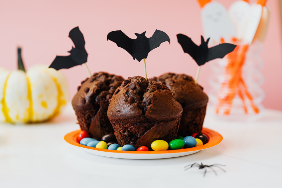 halloween-black-cupcakes.jpg