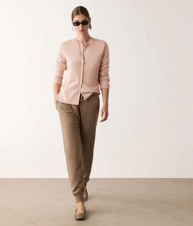 dmla228b9872-m.jpg