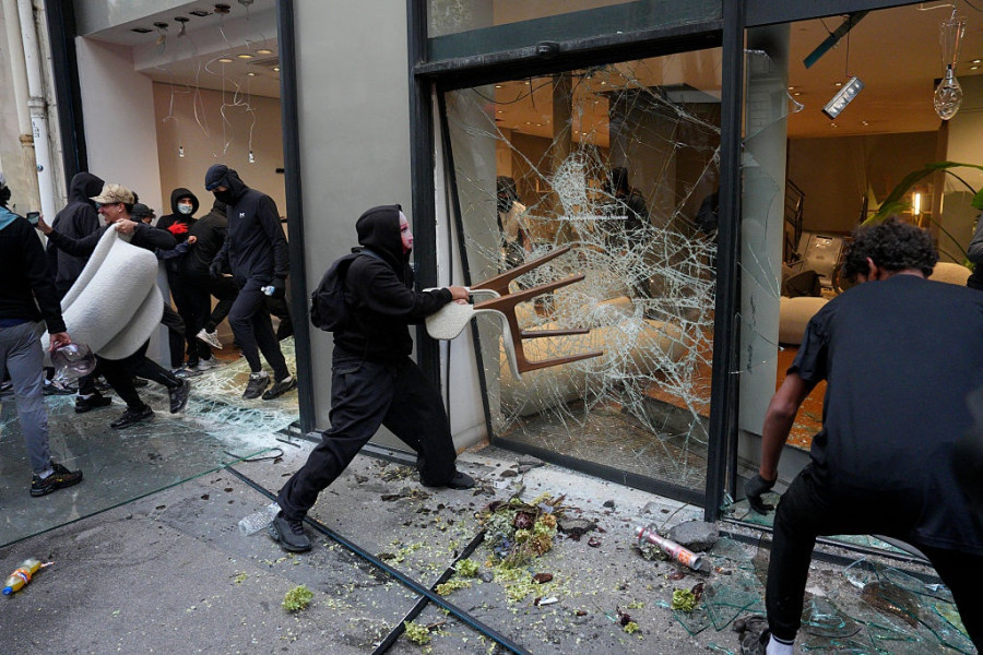 Gilets Jaunes Join French School Protestors For Weekend Of Action