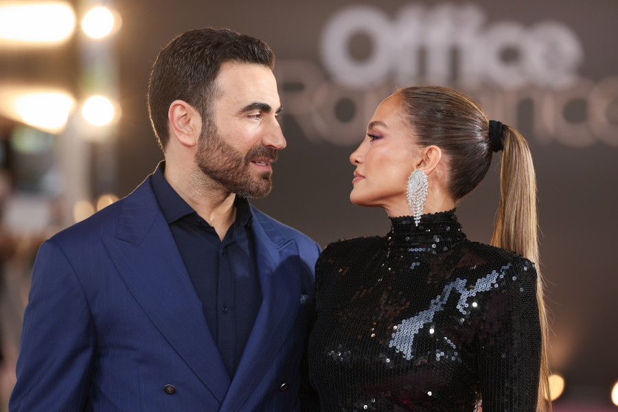 Brett Goldstein,Jennifer Lopez