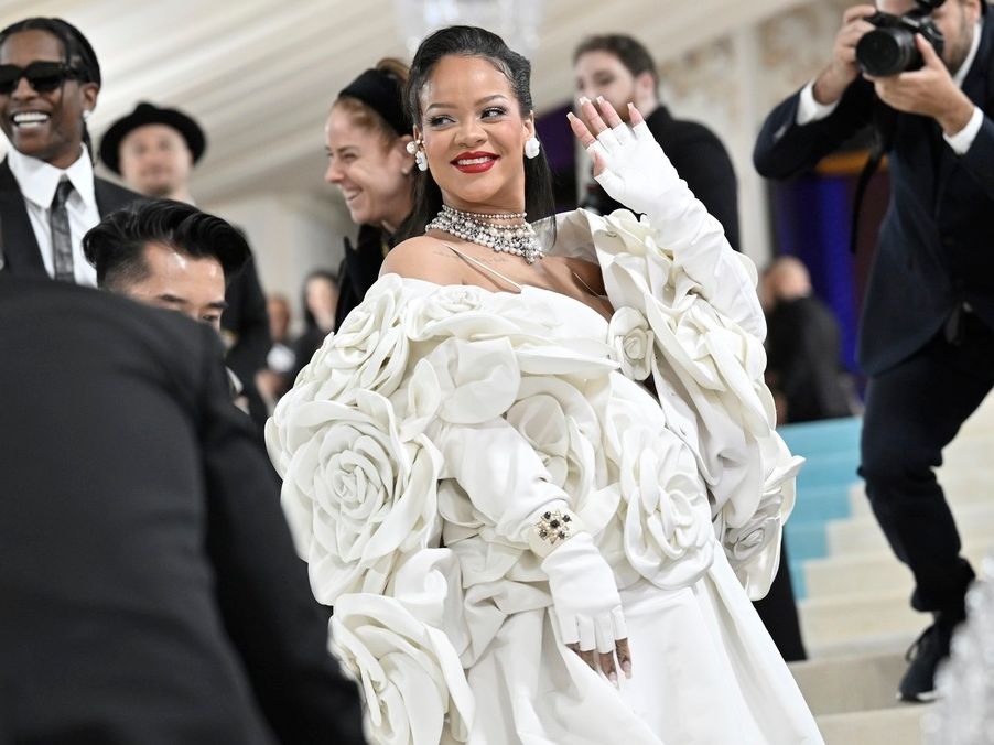 Η Rihanna μίλησε ακομπλεξάριστα για το πόσο δύσκολα βιώνει τη δεύτερη εγκυμοσύνη της