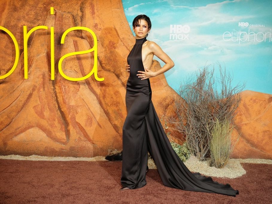 H Zendaya μας δείχνει πώς το minimal γίνεται statement στο red carpet της πρεμιέρας του Euphoria 3