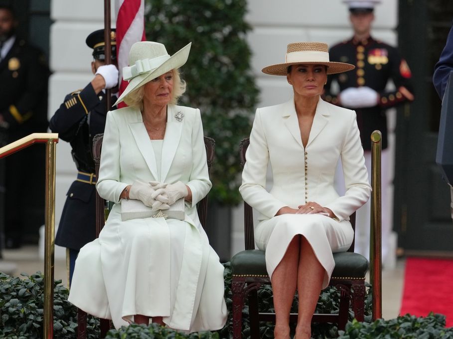Μelania Trump και Camilla σε pastel & butter αποχρώσεις στις πρόσφατες επίσημες εμφανίσεις τους