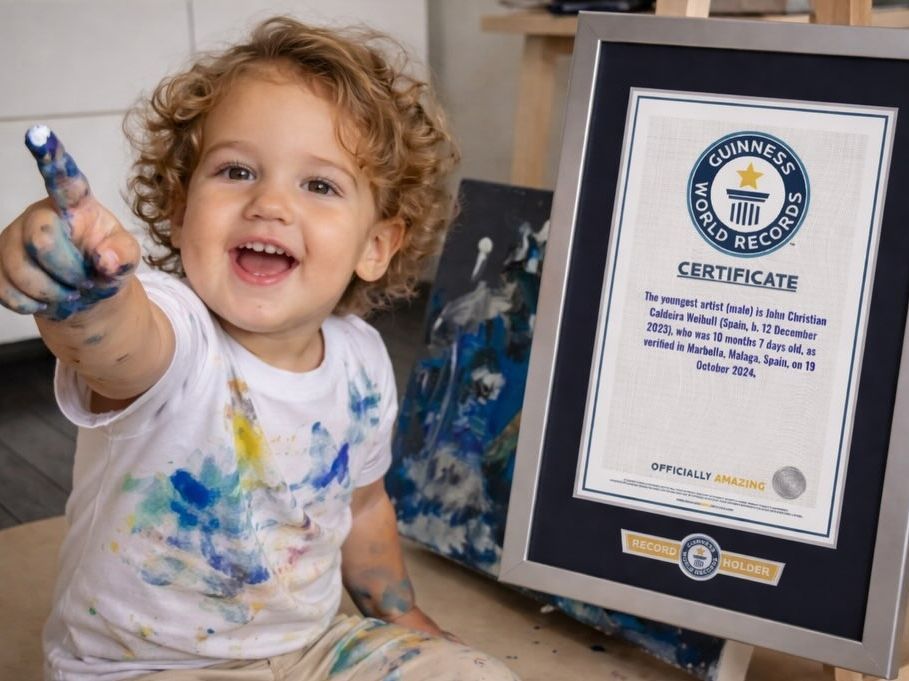Ξεκίνησε να ζωγραφίζει 5 μηνών, μπήκε στο Guinness πριν γίνει ενός και τώρα ετοιμάζει νέα έκθεση