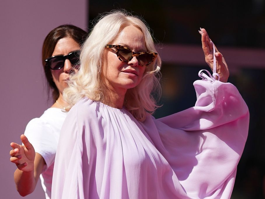 Pamela Anderson: Της έδιναν 10 χρόνια ζωής & το μόνο που φοβόταν ήταν τι θα συμβεί στα παιδιά της