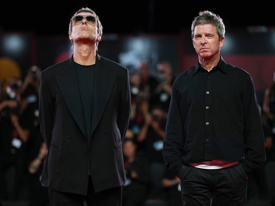 Oasis: Ο Liam και ο Noel Gallagher ξανά μαζί – Το αδιανόητο reunion έγινε ταινία στη Βενετία