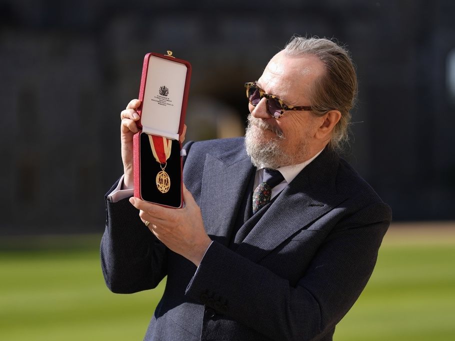 Gary Oldman: Ο... Δράκουλας που έγινε ιππότης μέσα στο Παλάτι!