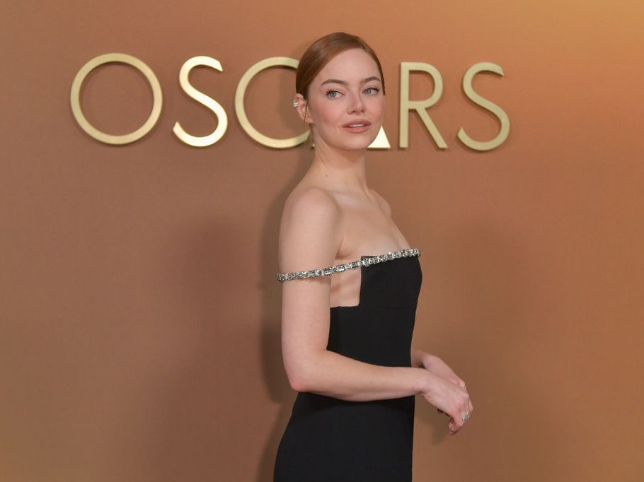 Governors Awards 2025: Τα sleek χτενίσματα και τα iconic makeup looks που κυριάρχησαν στο red carpet