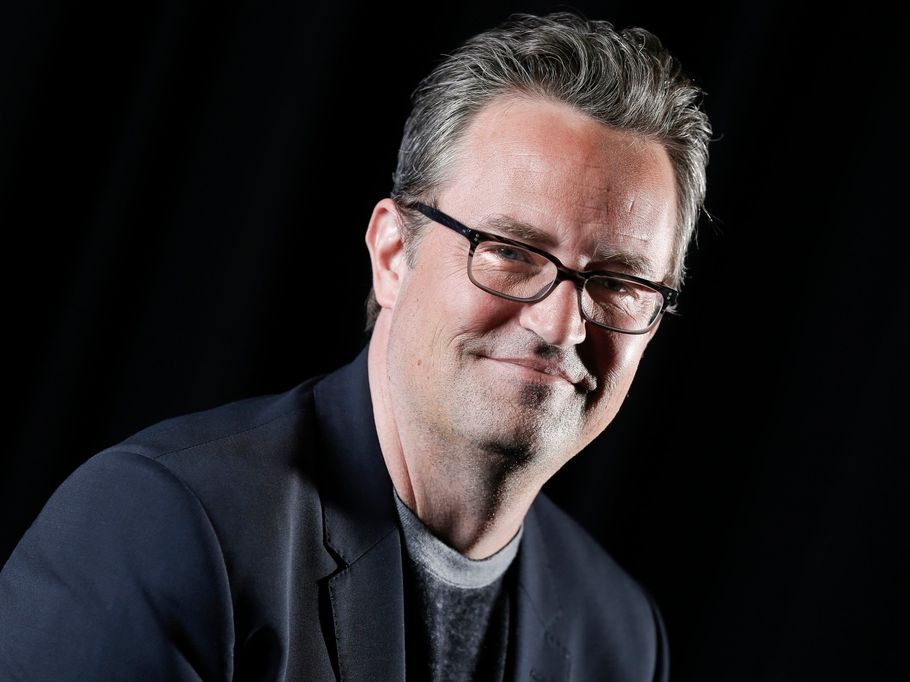 Ποιος ήταν πραγματικά ο Chandler; Το Netflix μάς συστήνει τον Matthew Perry πίσω από τα «Friends»
