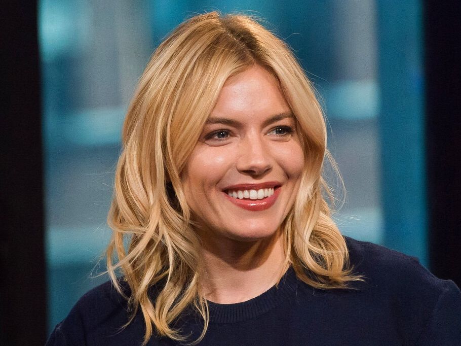 Η Sienna Miller έλαμψε στο κόκκινο χαλί αλλά η 14χρονη κόρη της ήταν αυτή που τράβηξε τα βλέμματα