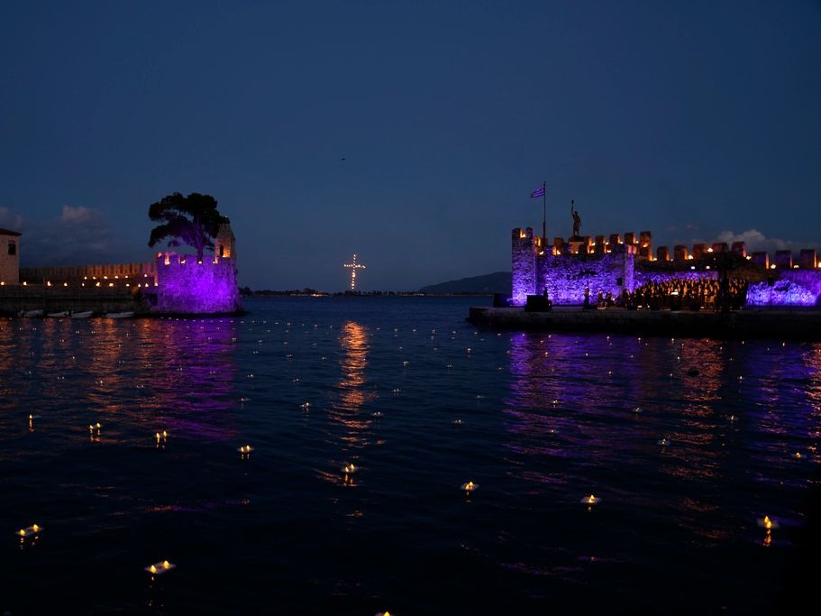 Μεγάλη Παρασκευή στην Ελλάδα: 4 μέρη που ο Επιτάφιος γίνεται εμπειρία