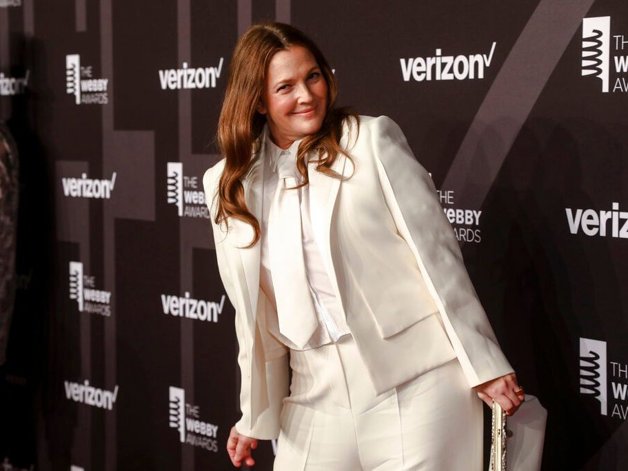 Η Drew Barrymore θα κάνει στις κόρες της το ωραιότερο χριστουγεννιάτικο δώρο