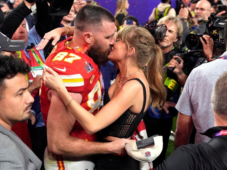 Στο Super Bowl 2024, το love story Taylor Swift - Travis Kelce και ο Usher έγιναν δίκαια trends