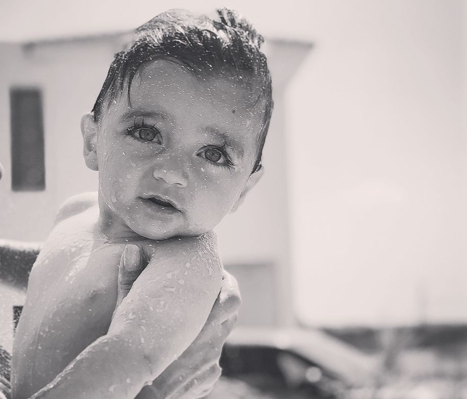 Αυτός είναι ο κούκλος ανιψιός πρωταγωνιστή του τατουάζ (pics)