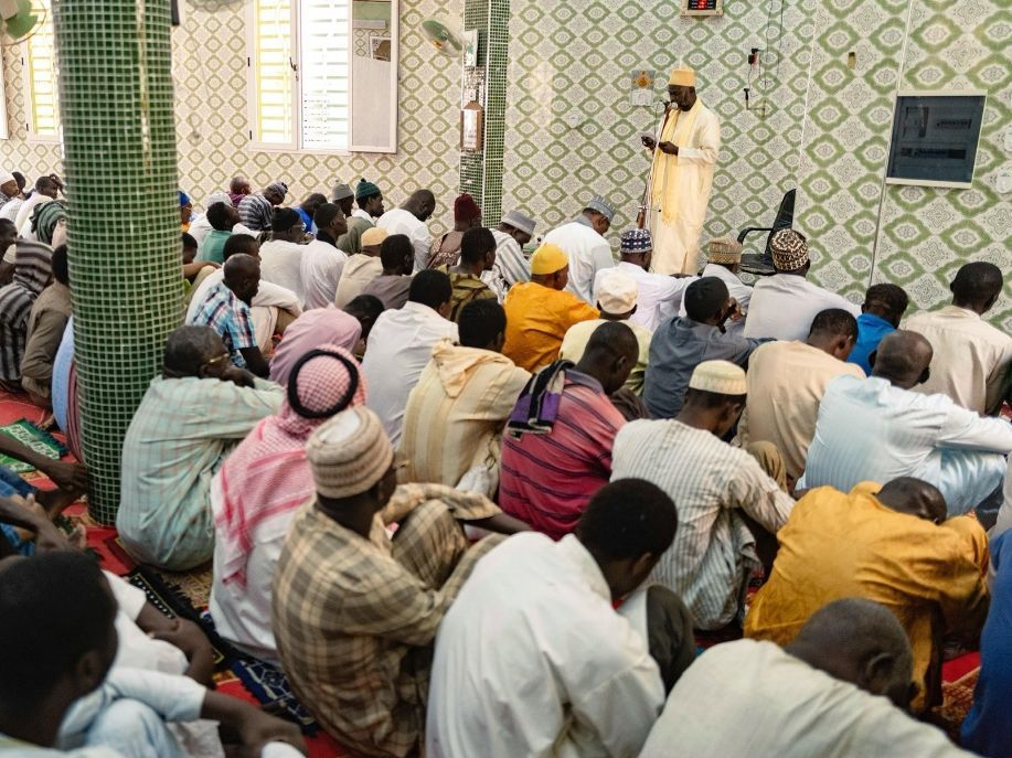 Μπορούν τα «σχολεία για συζύγους» στη Σενεγάλη να νικήσουν τα στερεότυπα και να σώσουν ζωές;