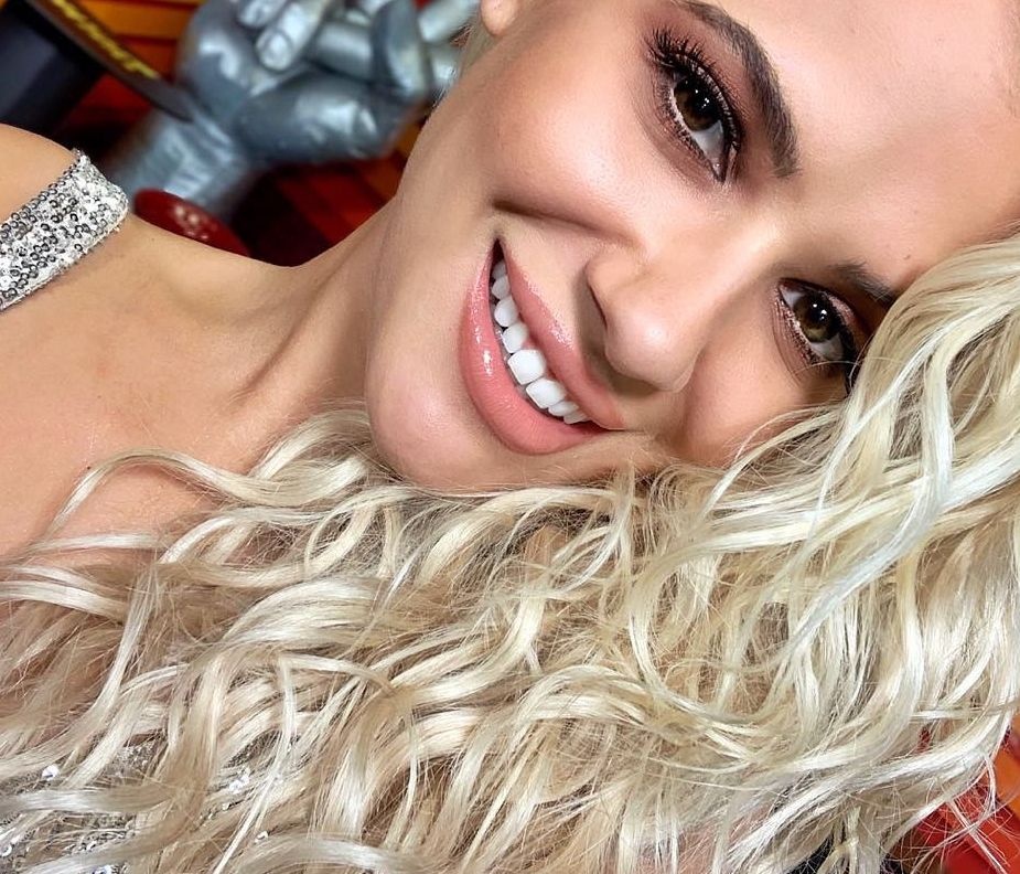 H Λάουρα Νάργες έκοψε τα μαλλιά της πολύ κοντά και μας αρέσει πολύ!