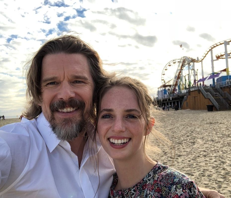 Ο ηθοποιός είναι περήφανος για τη συμμετοχή της κόρης του στο Stranger Things και το φωνάζει