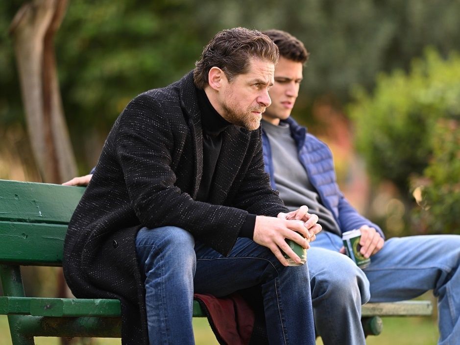 Ο Δημήτρης Λάλος ανακαλύπτει τον γιο του στον Τιμωρό και η Εβίτα «βρίσκει» τον πατέρα της