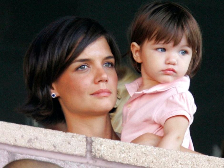 Η Suri Cruise έχει αγόρι: Ο χορός αποφοίτησης και το φιλί