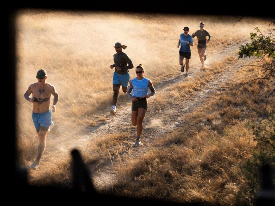 Η στιγμή που το running performance συναντά το streetwear στην «καρδιά» της Αθήνας