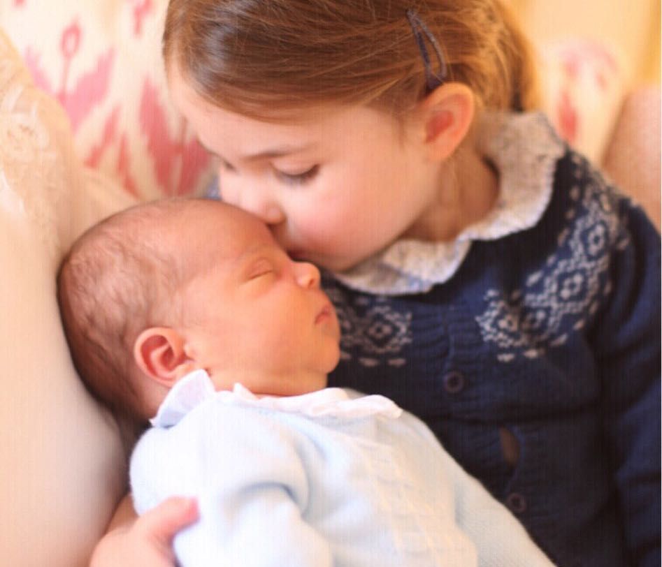 Πρίγκιπας George, πριγκίπισσα Charlotte & πρίγκιπας Louis: Βάζουμε στο μικροσκόπιο τα πορτρέτα τους