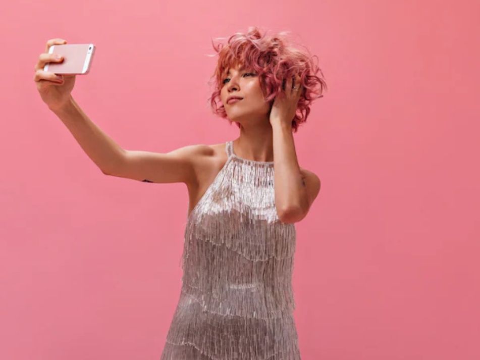 Η ψυχολογία του ονείρου του influencer: Από το μηδέν στη δόξα