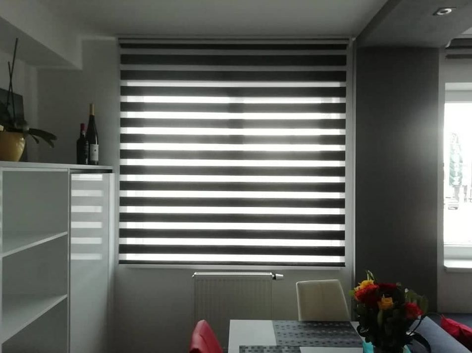 Οι κλασικές περσίδες ανήκουν στο παρελθόν: Τα στόρια zebra αλλάζουν την αισθητική του σπιτιού 