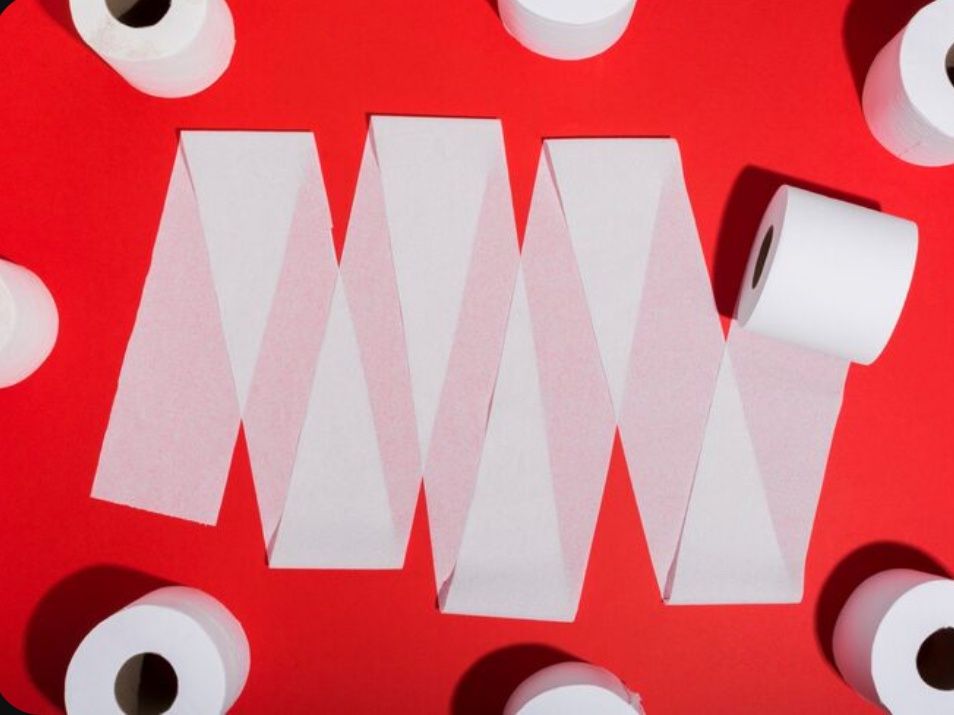 Ούτε οκλαδόν, ούτε βάζοντας χαρτί στην τουαλέτα: τι πρέπει να κάνεις όταν πας σε δημόσια τουαλέτα