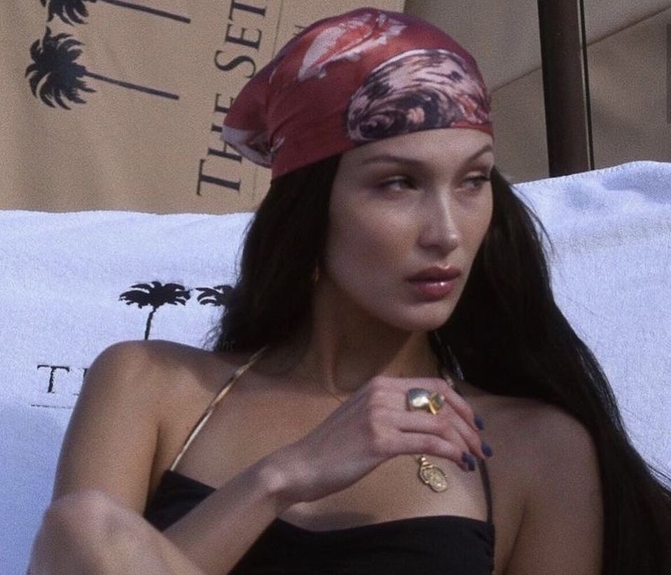 Bandana: 5 τρόποι για να φορέσεις στα μαλλιά σου το απόλυτο αξεσουάρ του καλοκαιριού