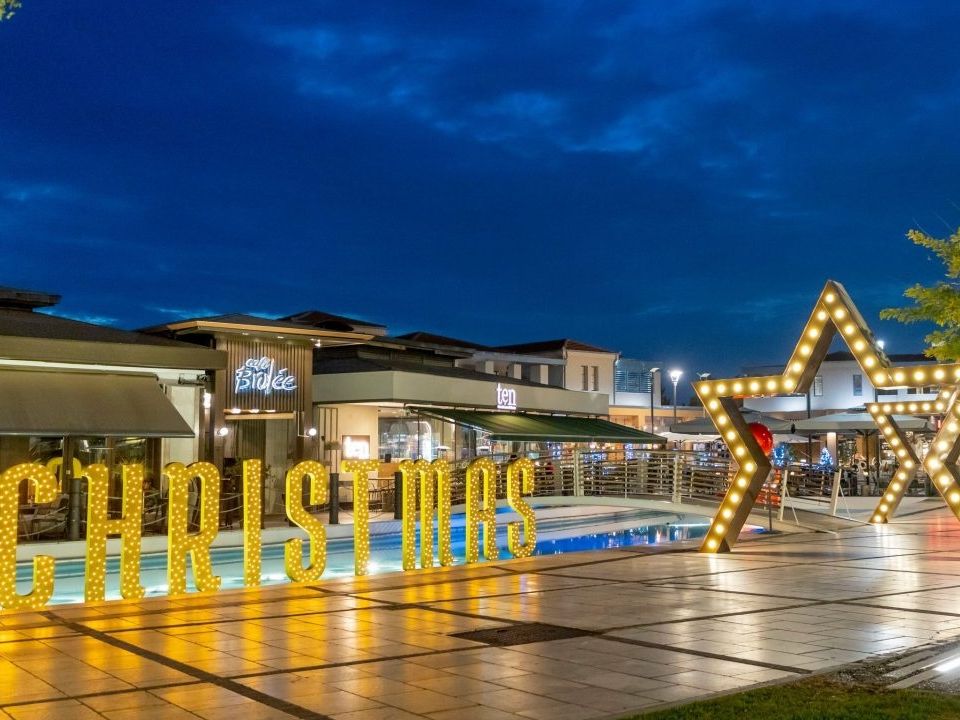 Ζήσε τη μαγεία των Χριστουγέννων στο Mediterranean Cosmos!