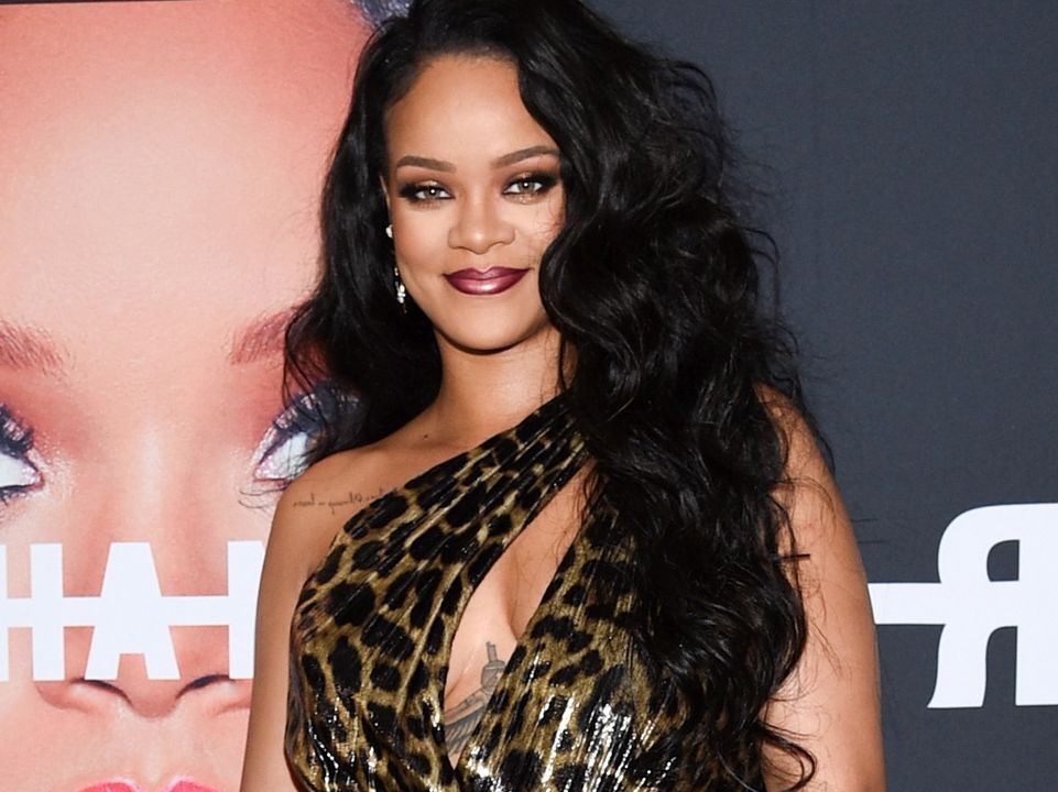 Rihanna: Το 1o εξώφυλλο με την 7 μηνών κόρη της Rocki Irish & η haute couture πάνα που ξάφνιασε