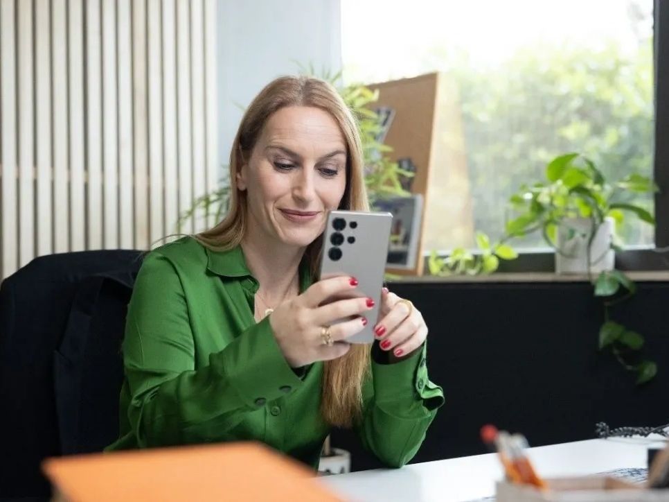 Now Brief: Πώς το Samsung Galaxy S25 Ultra προσφέρει προσωποποιημένη ενημέρωση κάθε ημέρα