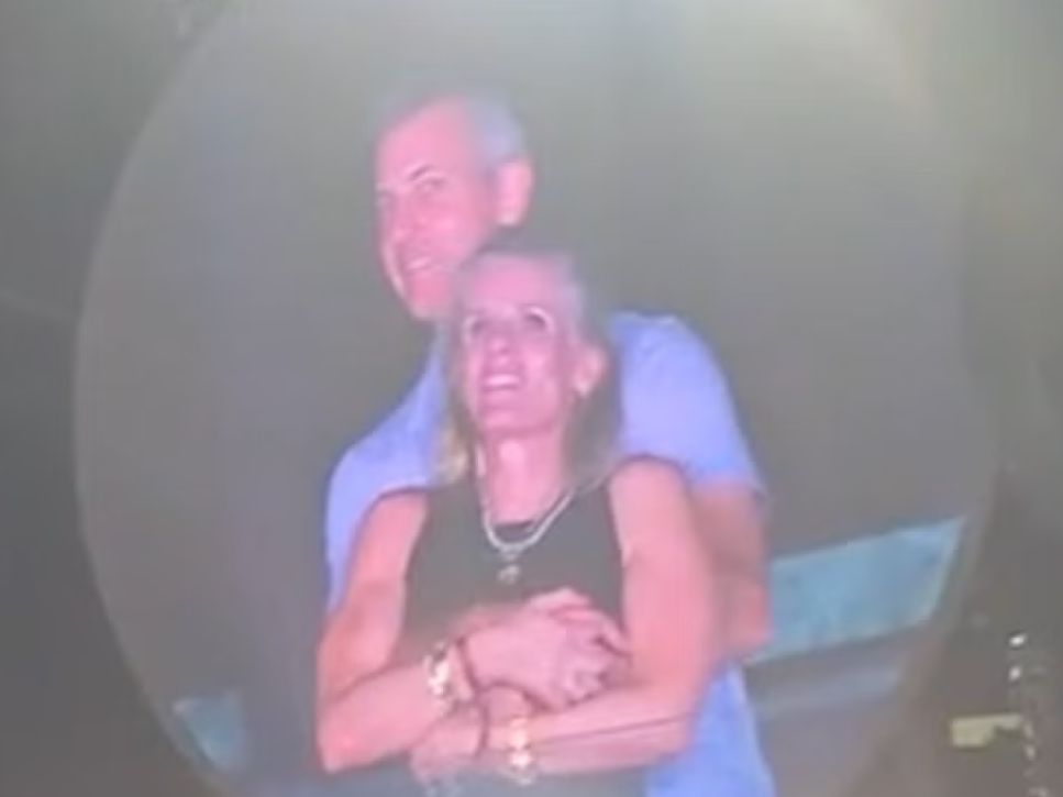 Το plot twist της χρονιάς: Και ο σύζυγος της HR manager ήταν στη συναυλία των Coldplay, αλλά με άλλη