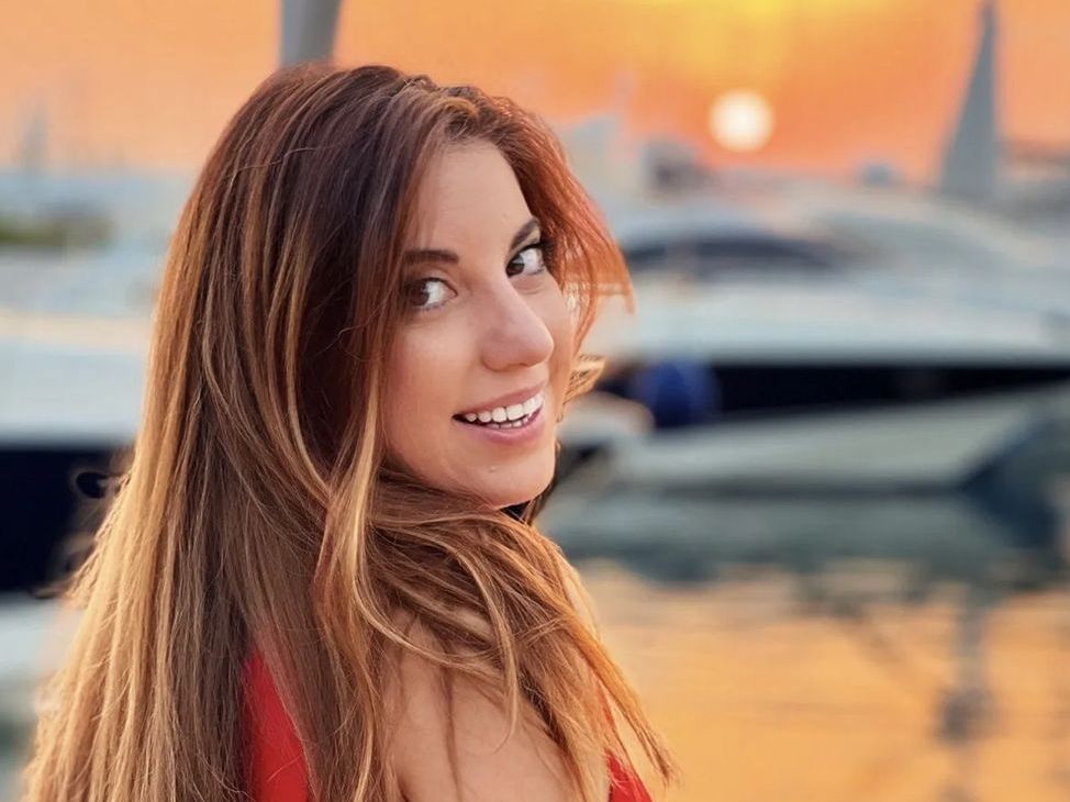 Η Μελίνα Μακρή αποχαιρετώντας το παλιό της σπίτι, άφησε πίσω της και τον «επιλόχειο θυμό»