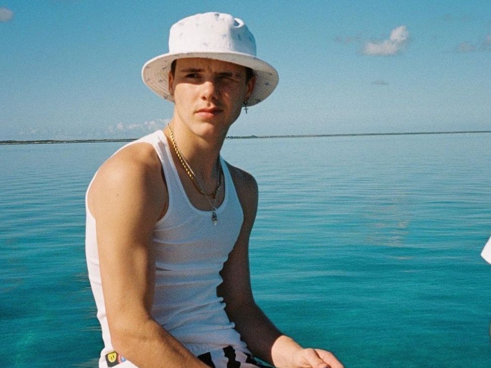 Όλοι μιλάνε για τον Brooklyn αλλά για ρίξε μια ματιά και στον Cruz Beckham