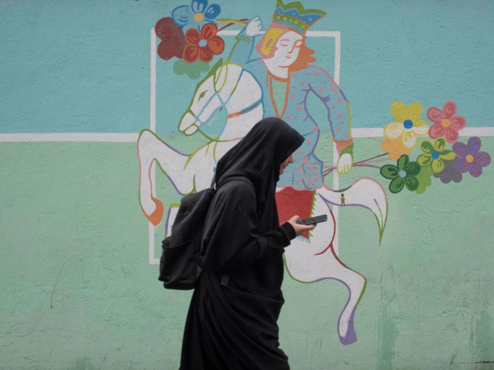 Πώς το Ιράν «έσβησε» το διαδίκτυο και γιατί αυτό αφορά πολύ περισσότερους απ’ όσους νομίζουμε